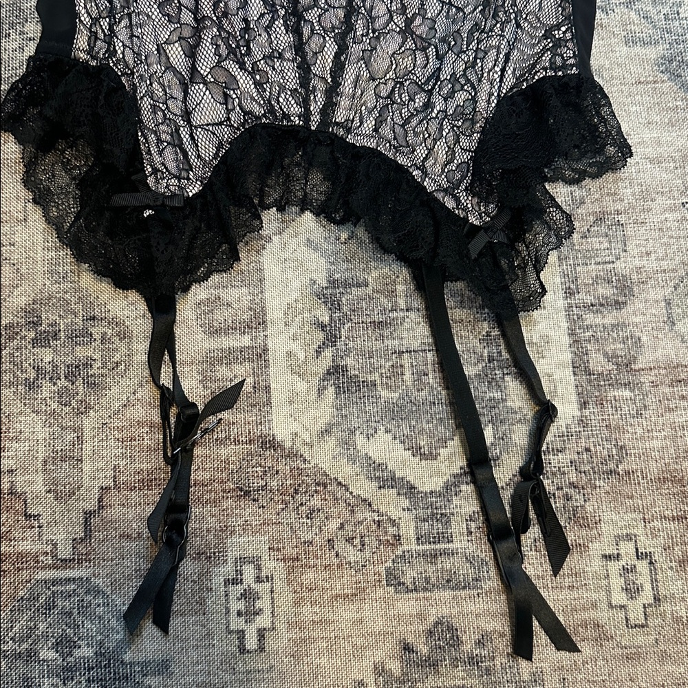 Vintage Victoria’s Secret sexy little things Elegant Black Lace corset 34b - Picture 2 of 7